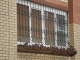 Виды и особенности металлических решеток на окна